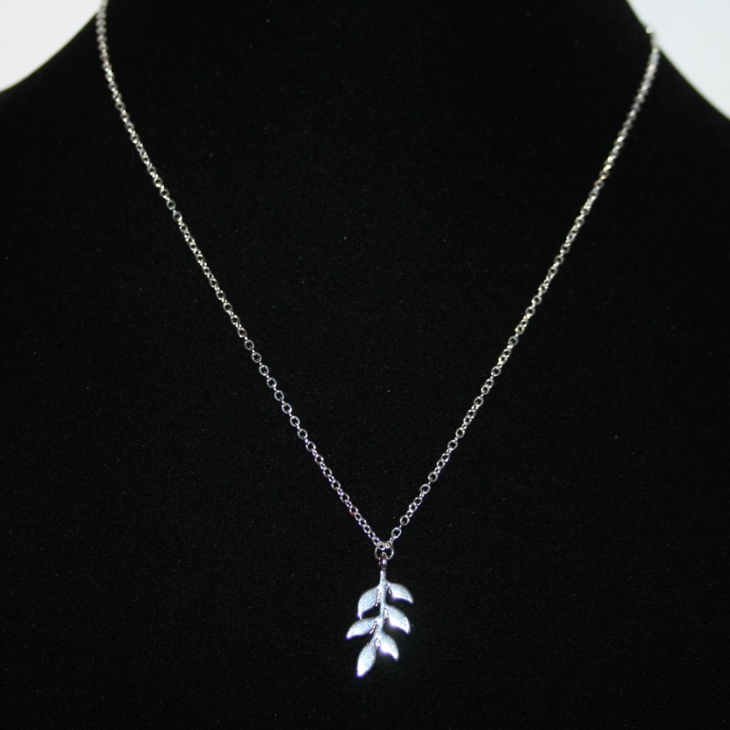 Beautiful Silver Leaf Necklace 18-20